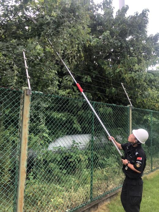 C:/Users/BA/Desktop/風(fēng)雨過后南京保安迅速行動(dòng)，恢復(fù)安“寧”面貌/2.jpg2