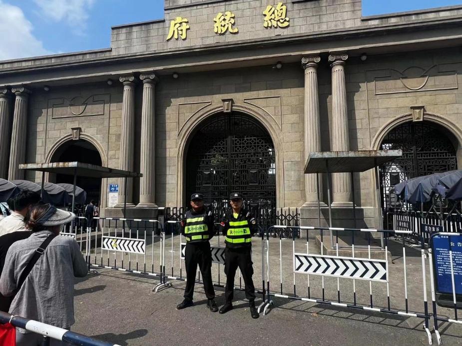 C:/Users/Administrator/Desktop/臺風“貝碧嘉”來襲，南京保安積極應對，“守”護萬家團圓！/7.jpg7