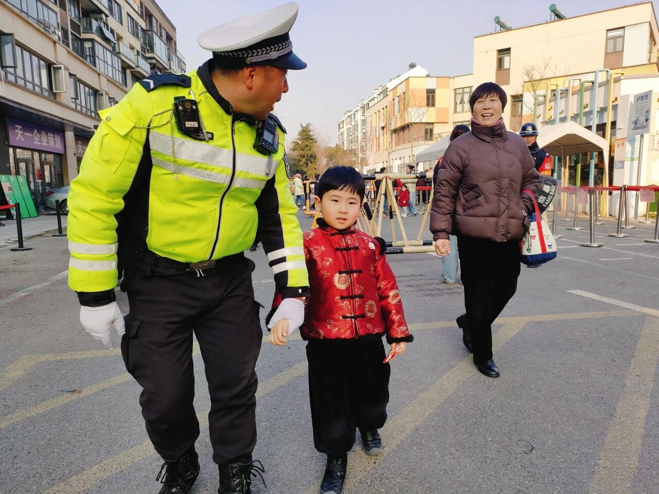 E:/25.12.10后 上傳網站留存/【回首2025】南京保安“五新”答卷迎接“十五五”/回首2025照片/13.jpg13