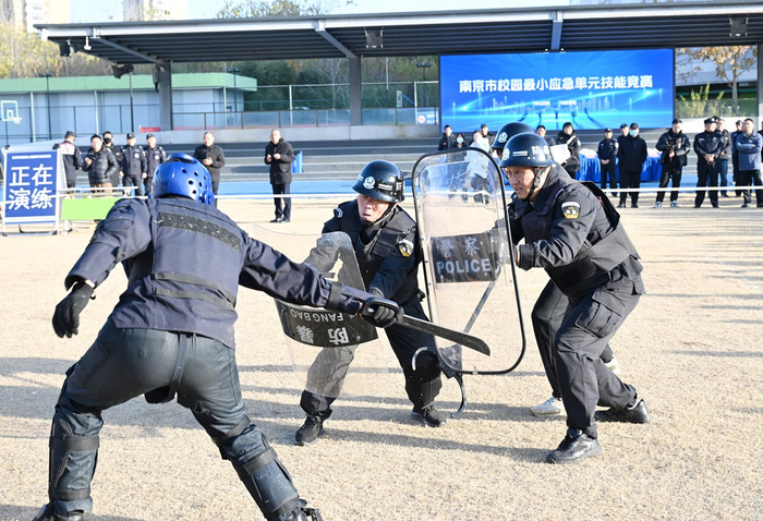 E:/25.12.10后 上傳網(wǎng)站留存/喜報！南京市保安服務(wù)有限公司建鄴分公司榮獲“校園最小應(yīng)急單元技能競賽”一等獎/照片/w700d1q75cms.jpgw700d1q75cms