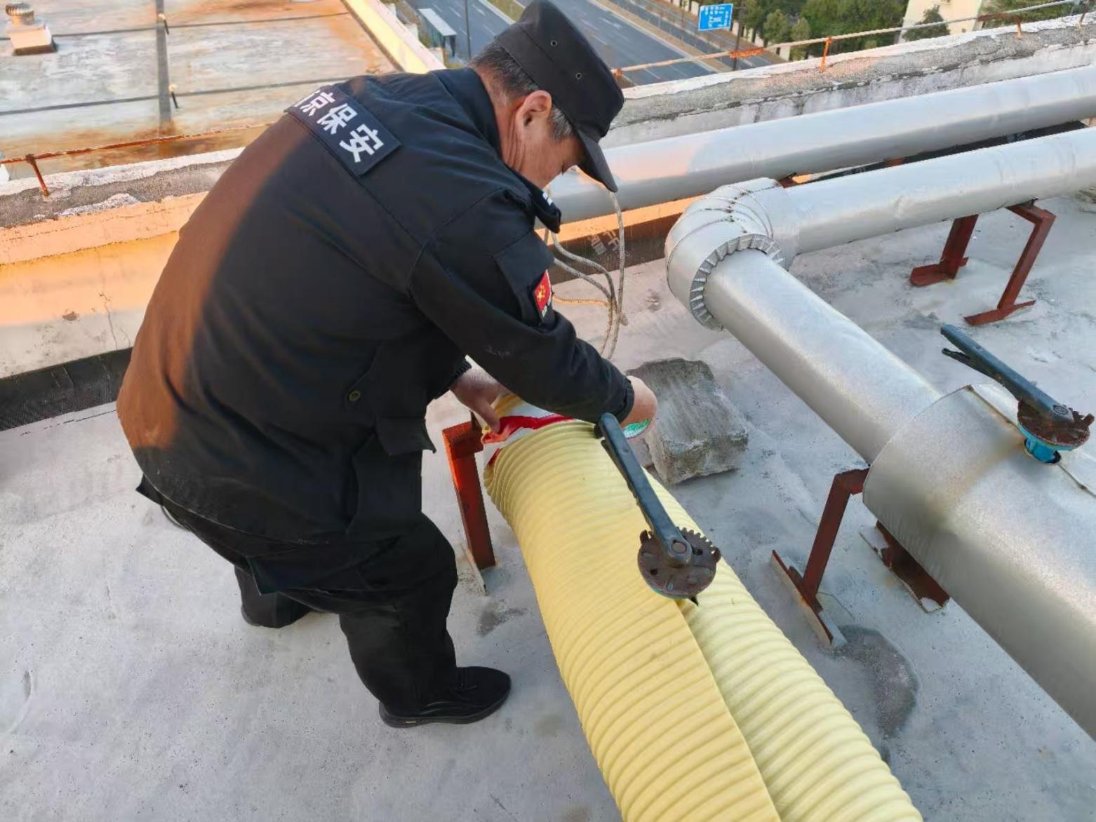 E:/25.12.10后 上傳網(wǎng)站留存/筑牢安全防線 護(hù)航平安元旦——南京市保安服務(wù)有限公司召開(kāi)元旦節(jié)前安全生產(chǎn)專題部署會(huì)議/14_5.jpg14_5