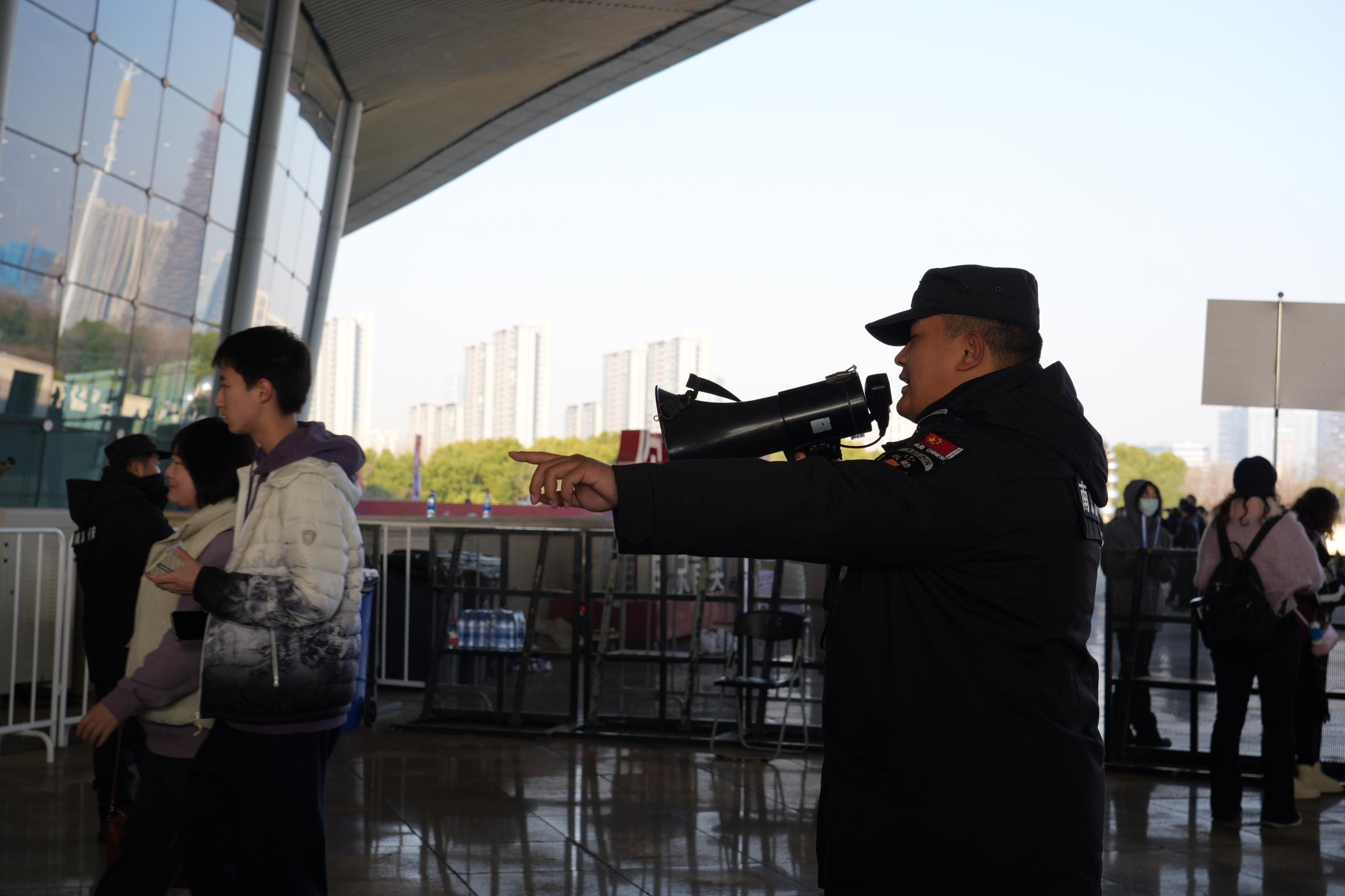 E:/25.12.10后 上傳網(wǎng)站留存/“安保鐵軍、硬核保障”2025系列報道四十一——乒超巔峰對決耀金陵 南京市保硬核護航筑平安/DSC06342.JPGDSC06342